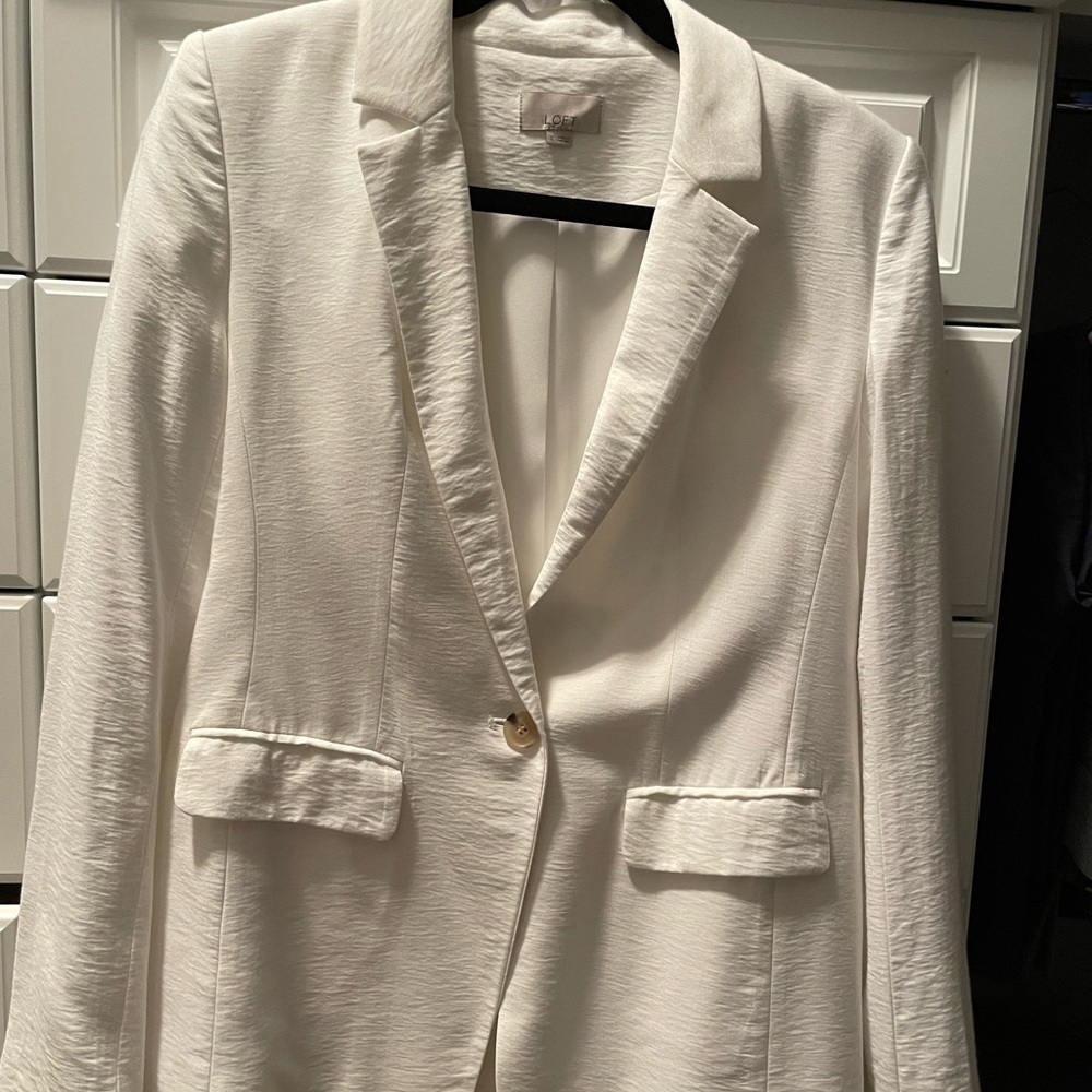 Loft white blazer size 4 EUC